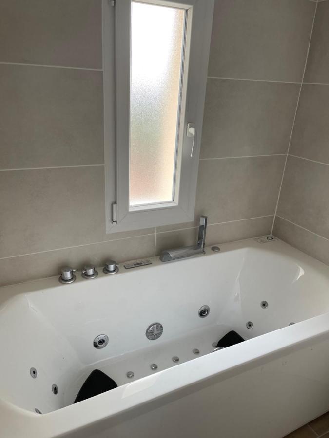 La Parenthese Balneo T2 Cosy De 40M² Avec Terrasse Lejlighed Ternay  Eksteriør billede